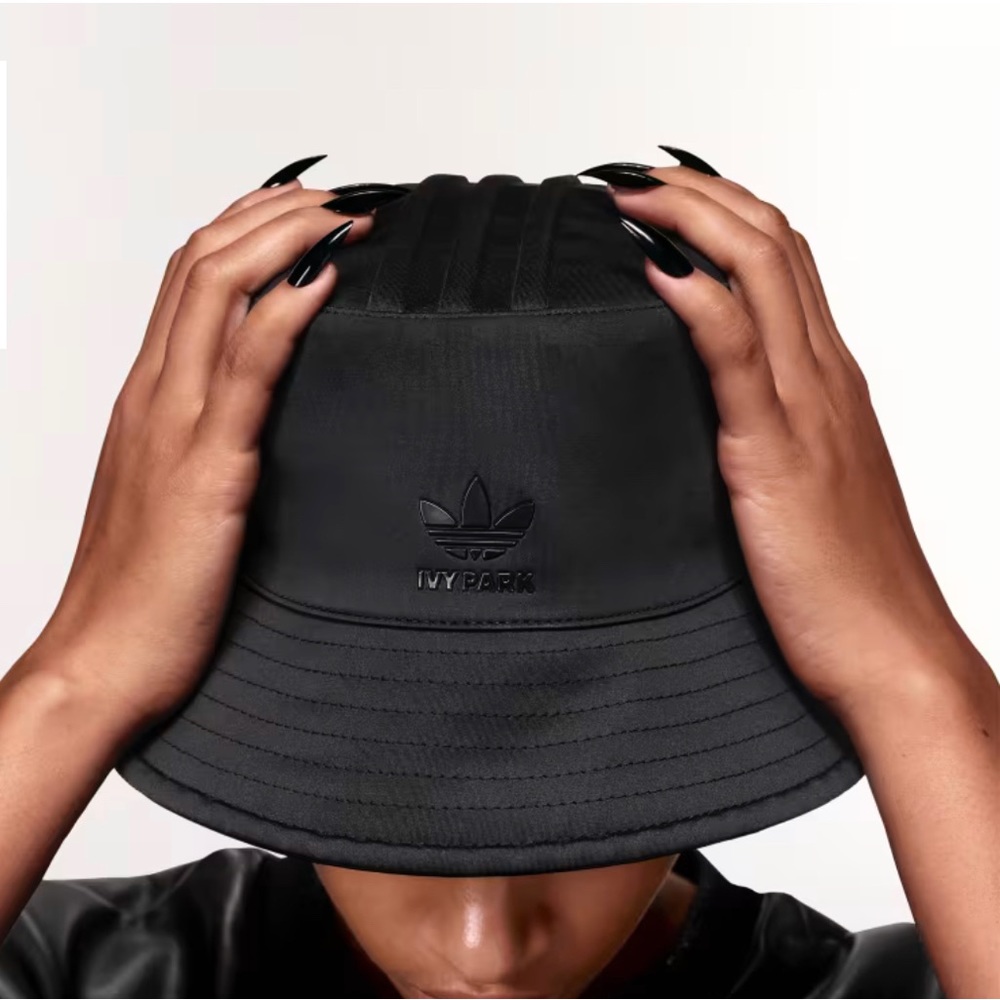 Ivy Park Noir- REVERSIBLE LATEX BUCKET HAT